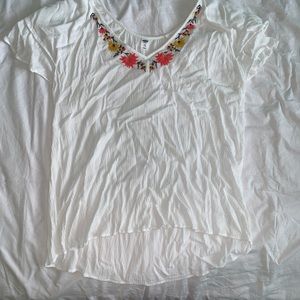White Old Navy blouse with floral detailing